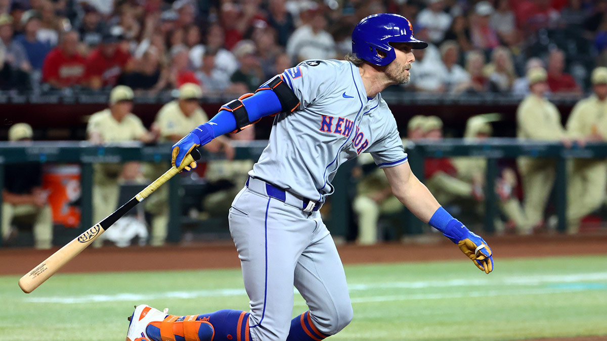 New York Mets infielder Jeff McNeil drives in a run in the second inning against the Arizona Diamondbacks at Chase Field.