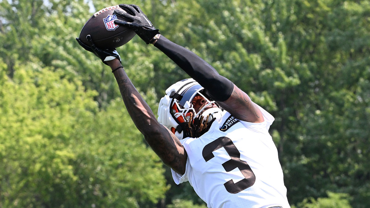 Jerry Jeudy catching a pass during the Browns training camp