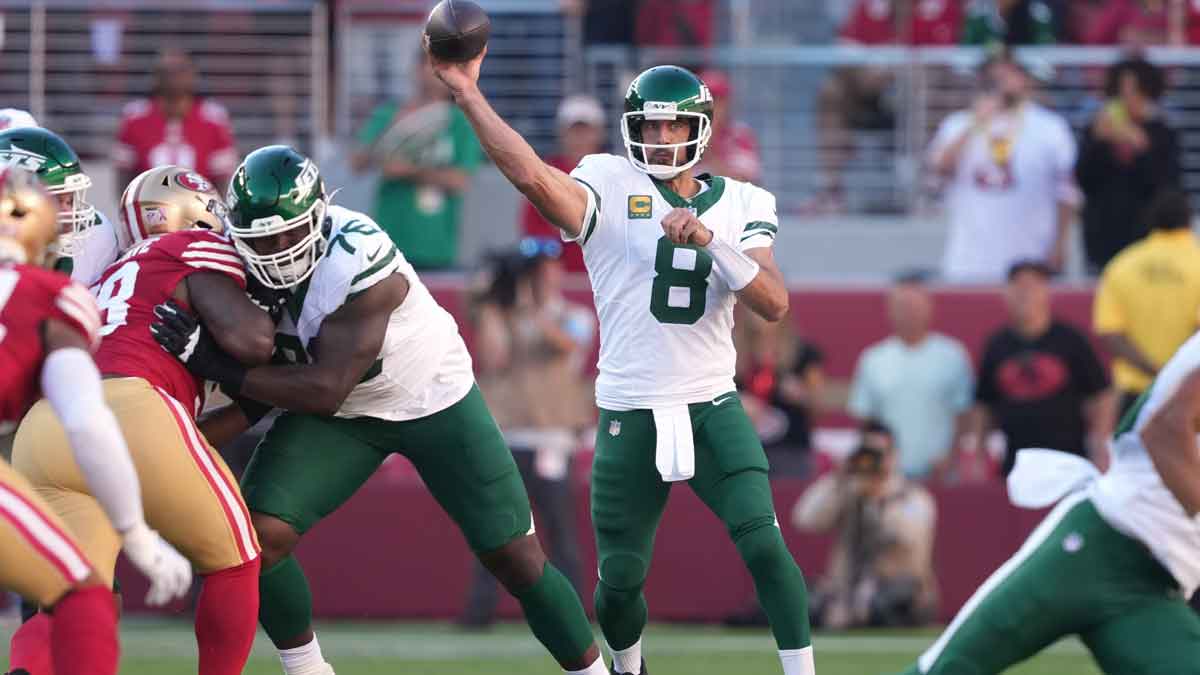 New York Jets quarterback Aaron Rodgers (8) throws a pass against the San Francisco 49ers during the first quarter at Levi's Stadium.