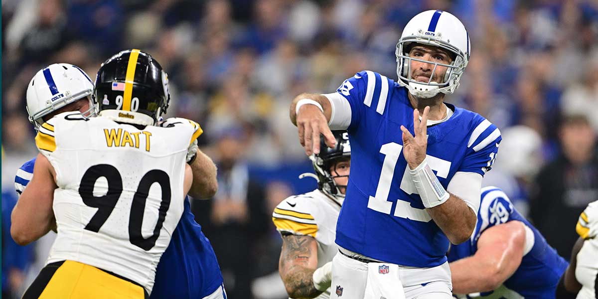 Indianapolis Colts quarterback Joe Flacco (15) throws a pass during the second quarter against the Pittsburgh Steelers at Lucas Oil Stadium.