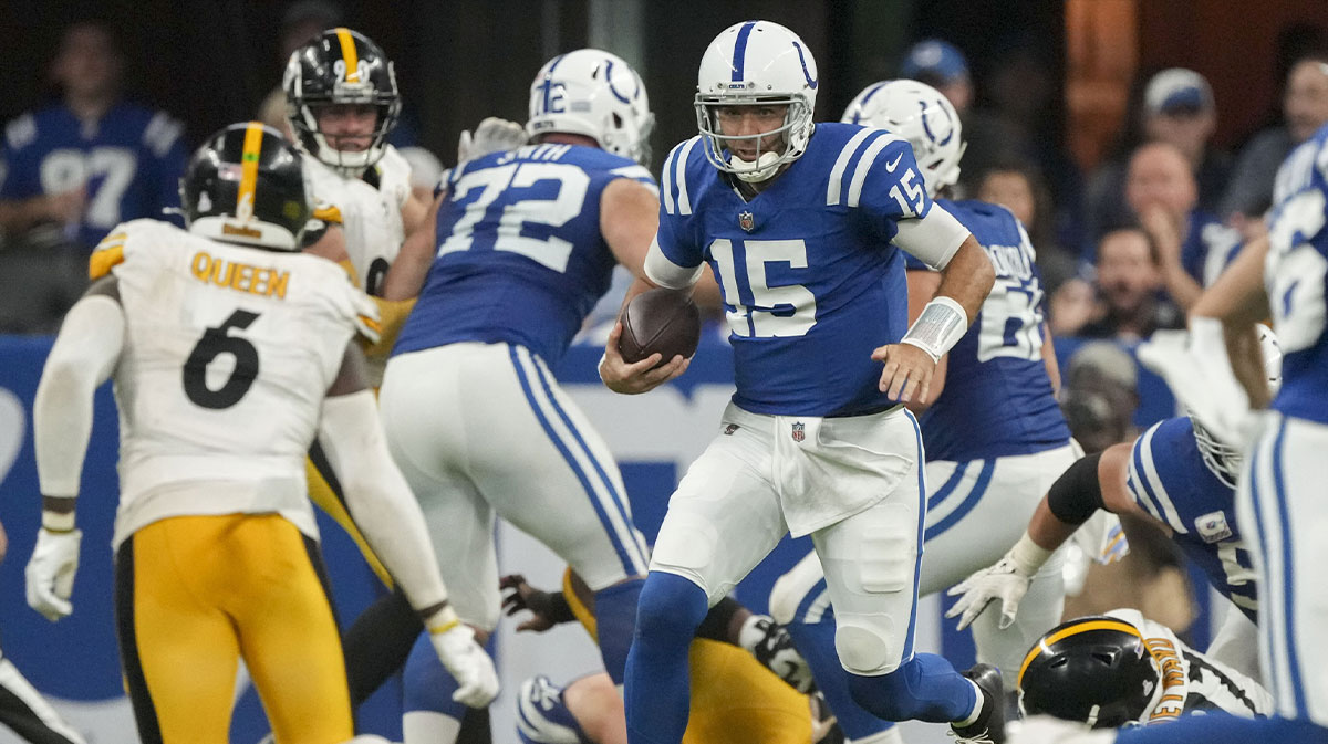 Sep 29, 2024; Indianapolis, Indiana, USA; Indianapolis Colts quarterback Joe Flacco (15) rushes the ball Sunday, Sept. 29, 2024, during a game against the Pittsburgh Steelers at Lucas Oil Stadium in Indianapolis.