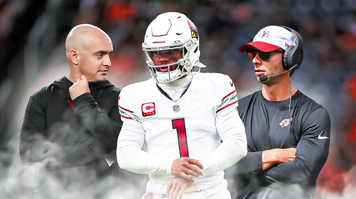 Cardinals quarterback Kyler Murray next to Cardinals offensive coordinator Drew Petzing & Cardinals head coach Jonathan Gannon