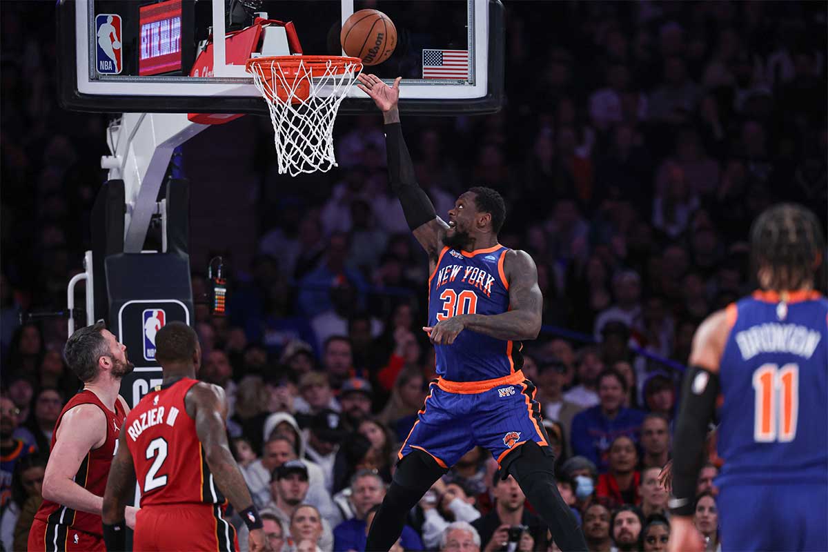 New York Knicks forward Julius Randle (30) lays the ball up during the first half against the Miami Heat cat Madison Square Garden.