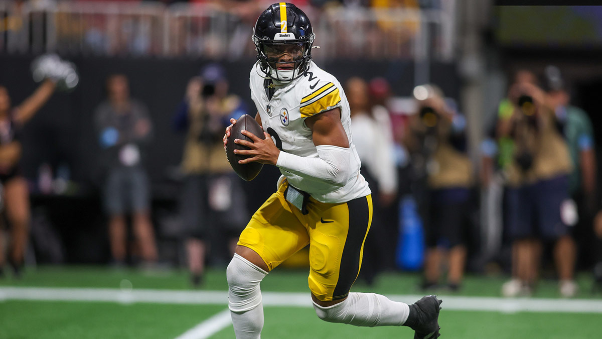 Pittsburgh Steelers quarterback Justin Fields (2) drops back to pass against the Atlanta Falcons in the fourth quarter at Mercedes-Benz Stadium.