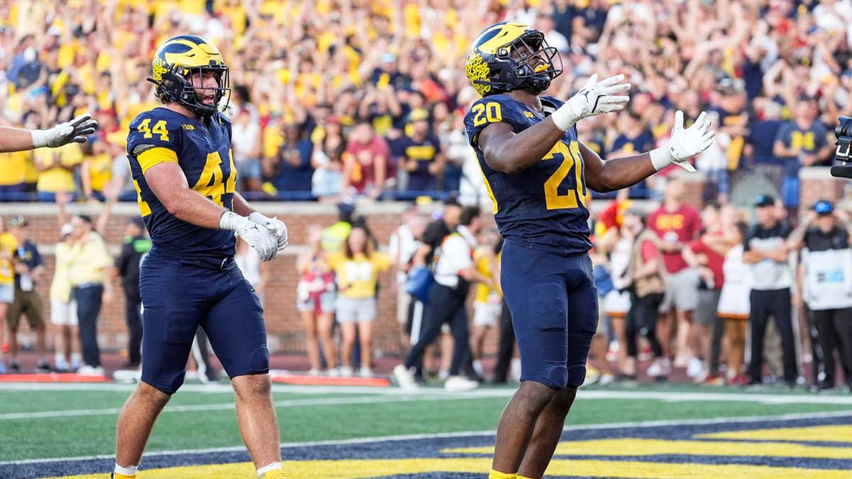 Michigan's Kalel Mullings celebrates his go-ahead 1-yard touchdown against USC with 37 seconds left in the fourth quarter at Michigan Stadium 