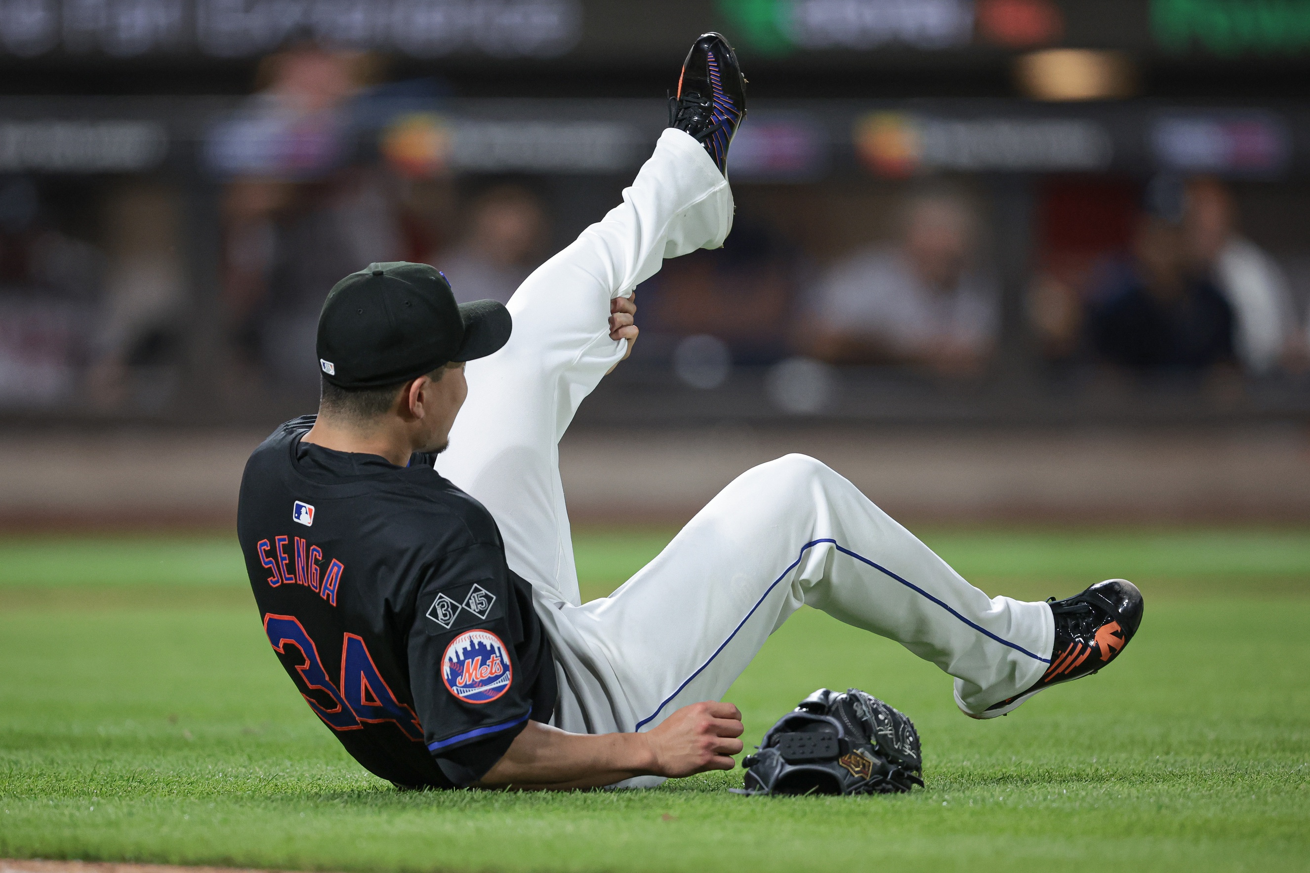 New York Mets starting pitcher Kodai Senga (34) reacts after an injury during the fifth inning against the Atlanta Braves at Citi Field.