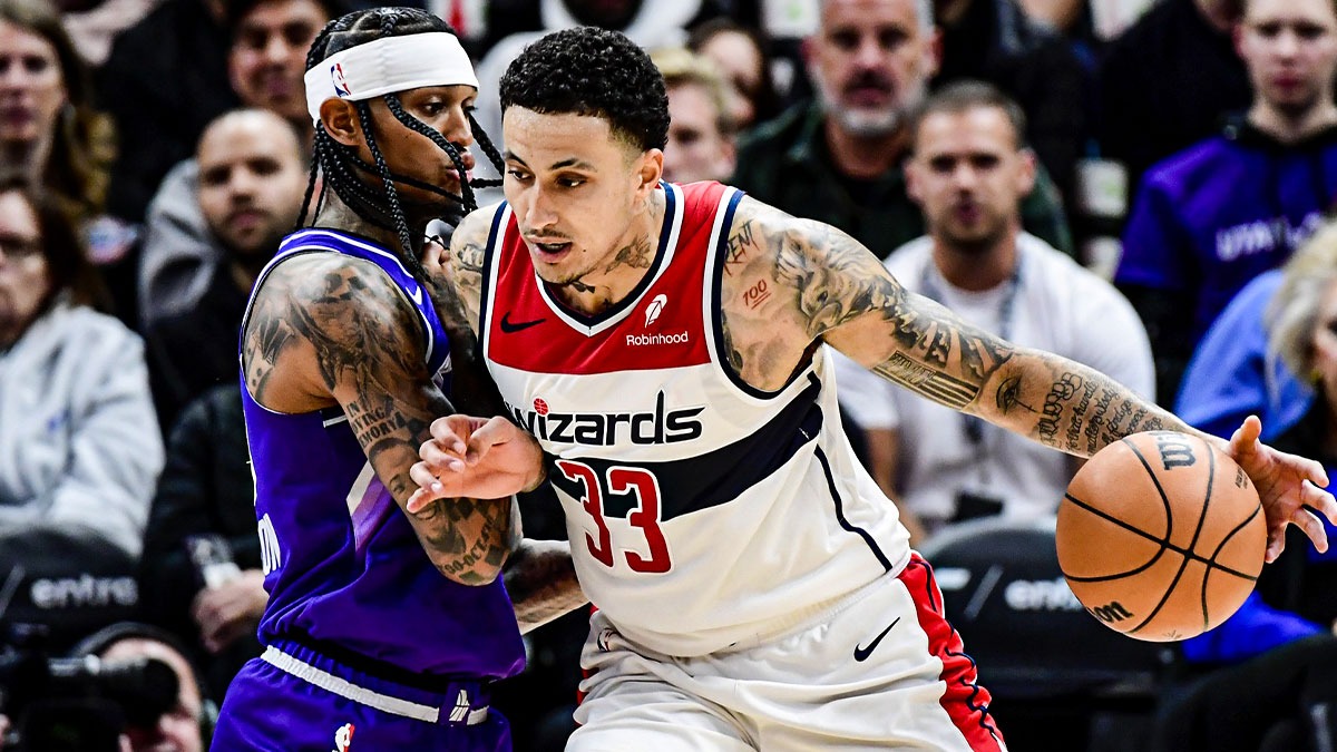 Jordan Clarkson (00) defends Washington Wizards forward Kyle Kuzma (33)