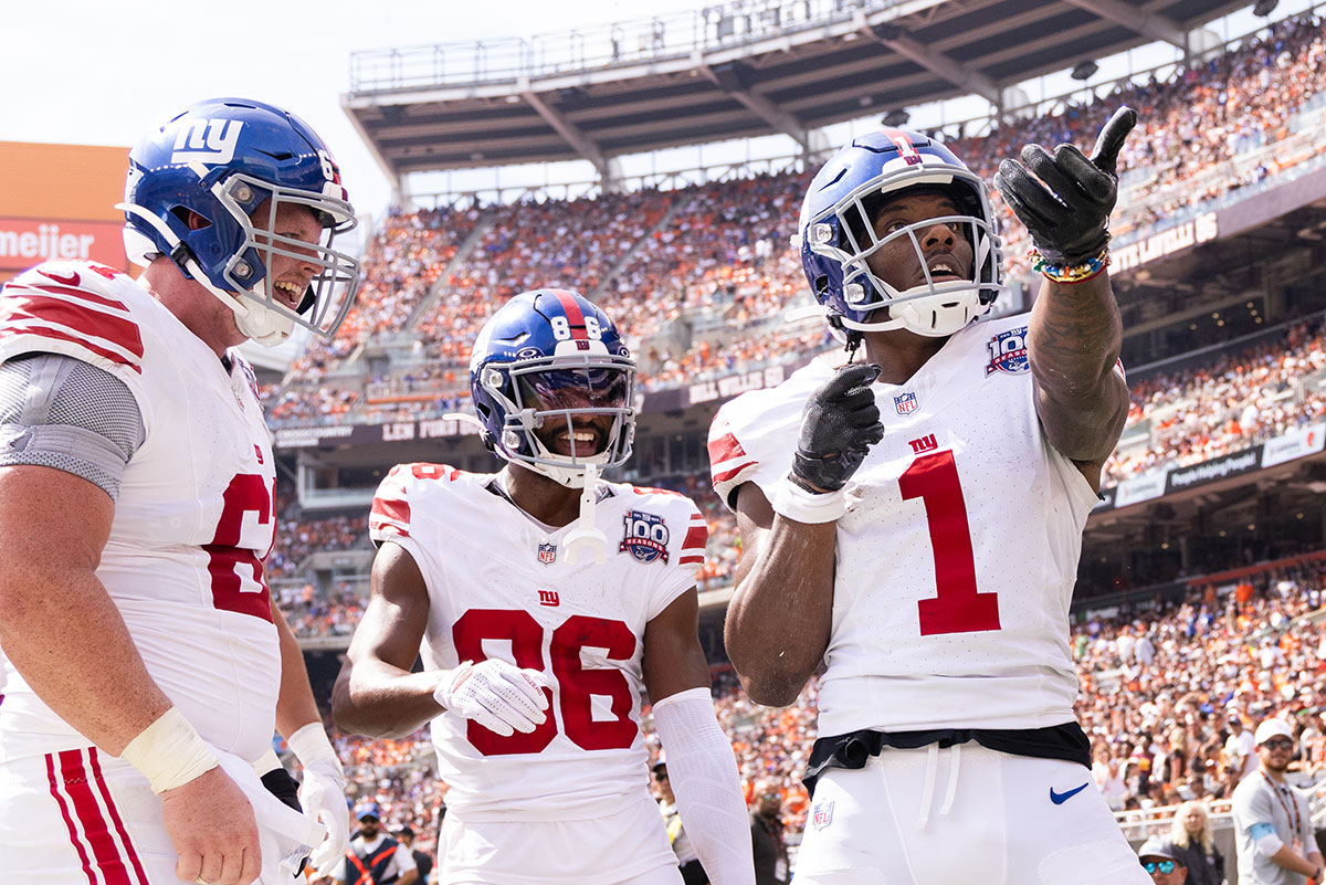 New York Giants wide receiver Malik Nabers (1) celebrates his touchdown with teammates against the Cleveland Browns during the second quarter at Huntington Bank Field.