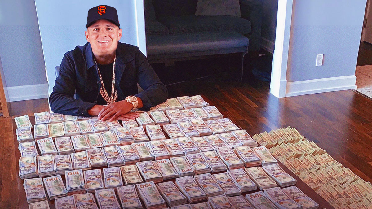 Matt Chapman (GIANTS) with money on the table