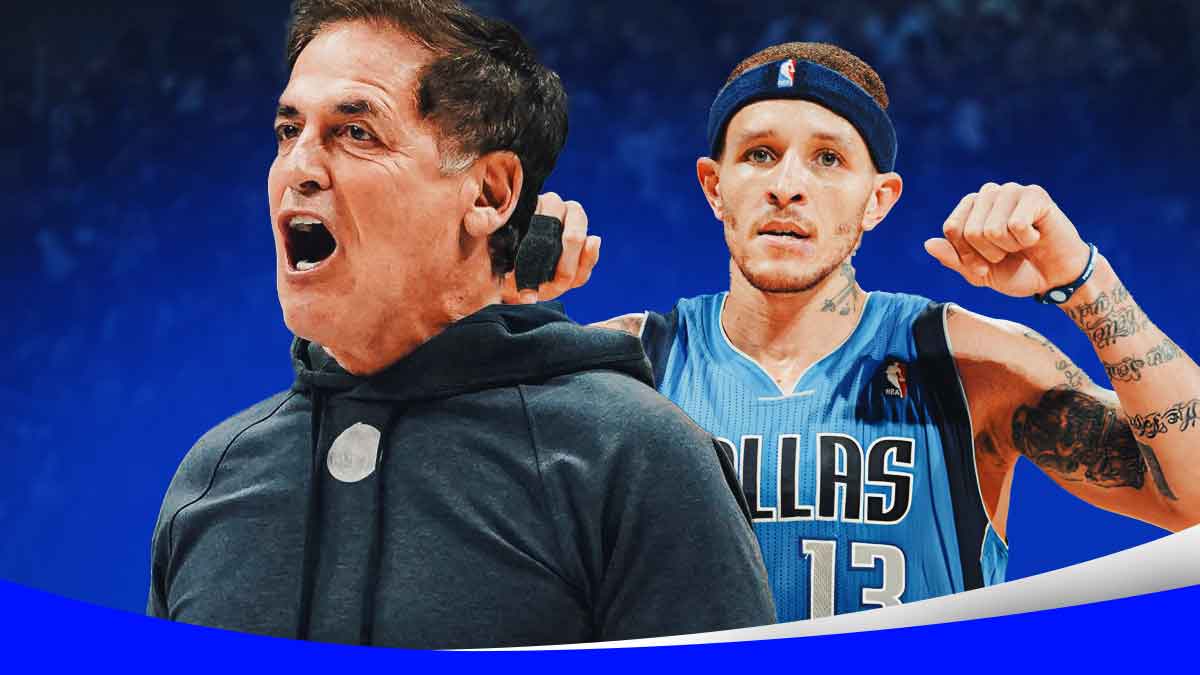 Former Mavericks majority owner Mark Cuban beside Delonte West in Mavericks jersey