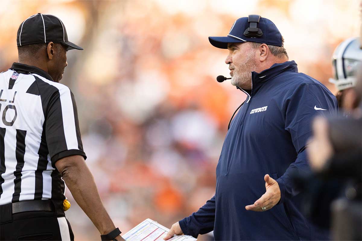 Dallas Cowboys head coach Mike McCarthy argues with line judge Julian Mapp (10) during the third quarter against the Cleveland Browns at Huntington Bank Field.