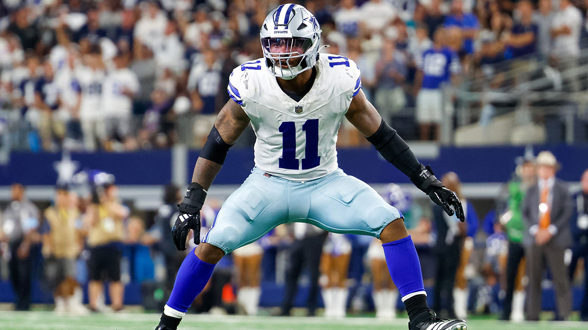 Dallas Cowboys linebacker Micah Parsons (11) drops back in coverage during the fourth quarter against the Baltimore Ravens at AT&T Stadium.