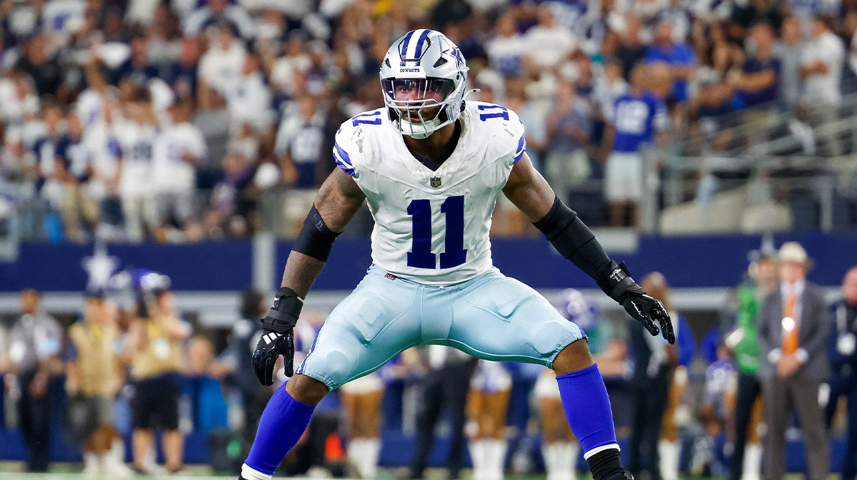 Dallas Cowboys linebacker Micah Parsons (11) drops back into coverage during the fourth quarter against the Baltimore Ravens at AT&T Stadium. 