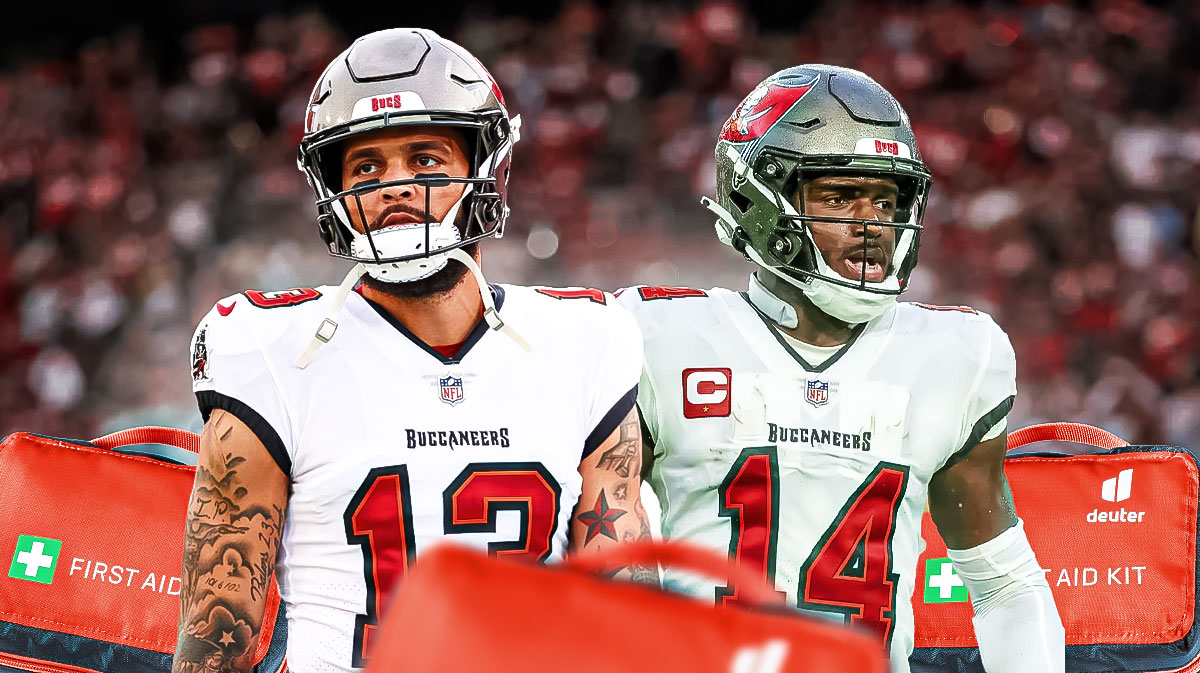 Buccaneers Mike Evans and Chris Godwin with med kits