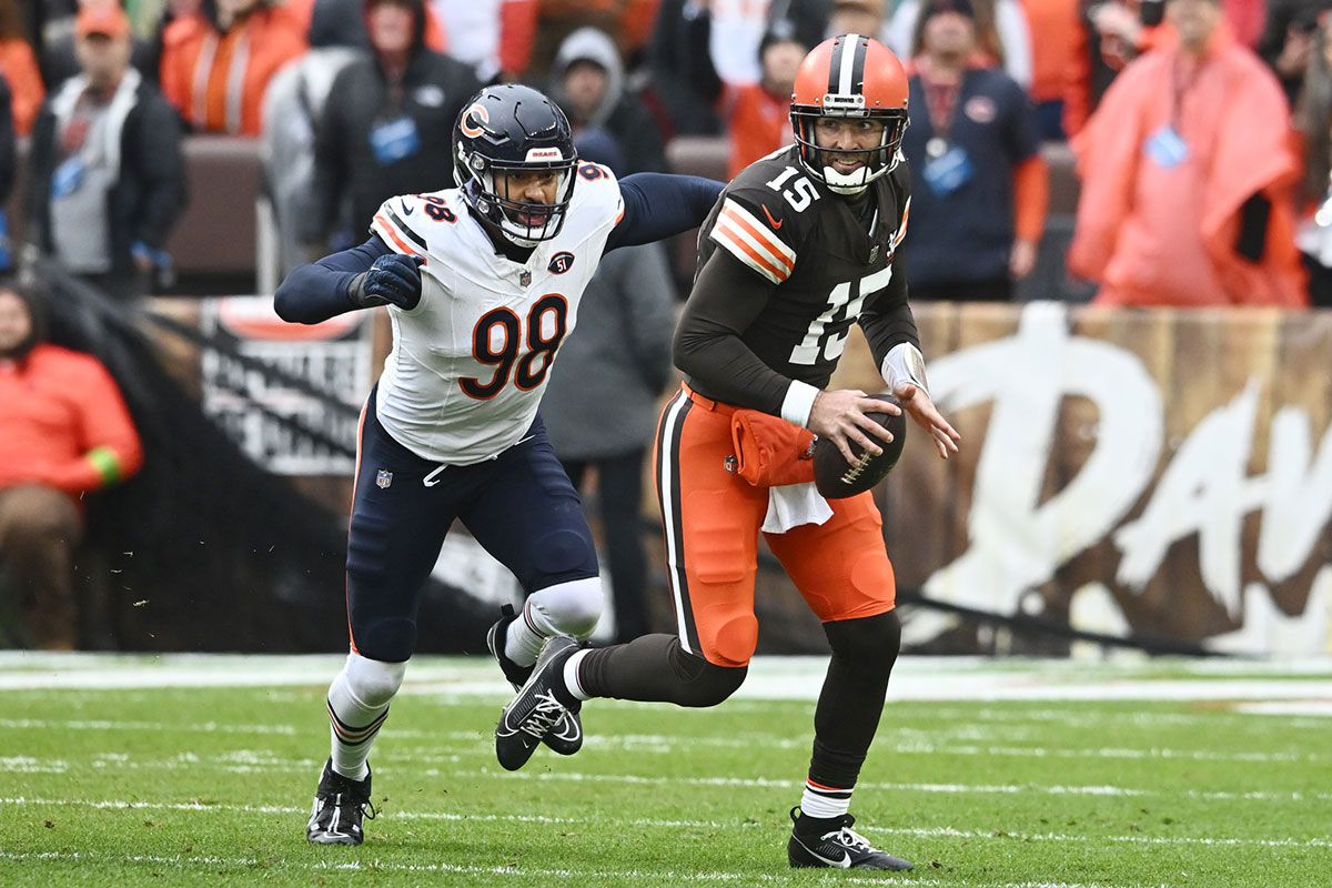 Chicago Bears defensive end Montez Sweat (98) chases Cleveland Browns quarterback Joe Flacco (15) during the first quarter at Cleveland Browns Stadium.