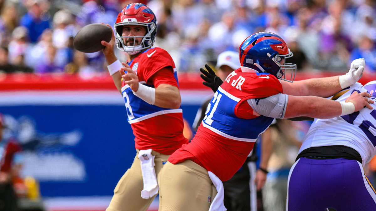 New York Giants quarterback Daniel Jones (8) passes the ball against the Minnesota Vikings during the second half at MetLife Stadium.