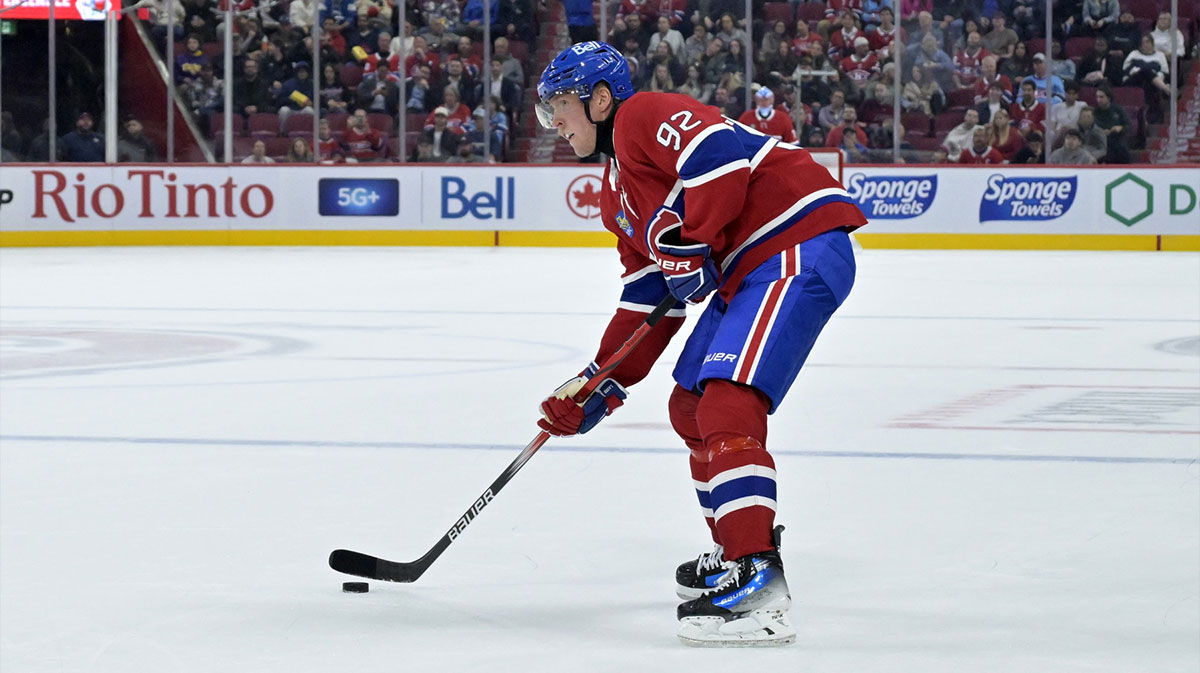 Montreal Canadiens forward Patrik Laine (92) plays the puck against the Philadelphia Flyers during the second period at the Bell Centre.