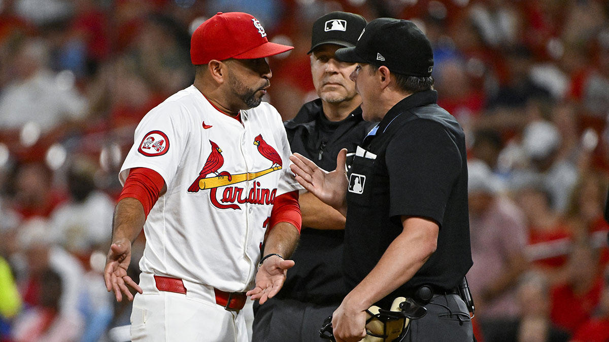 St. Louis Cardinals manager Oliver Marmol (37) argues with umpire DJ Reyburn (17) after he was ejected form the game against the Pittsburgh Pirates during the fourth inning at Busch Stadium. Mandatory Credit: Jeff Curry-Imagn Images