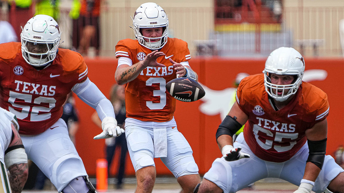 Texas Longhorns quarterback Quinn Ewers (3) snaps the ball during the game against Colorado State at Darrell K Royal-Texas Memorial Stadium in Austin Saturday, Aug. 31, 2024.