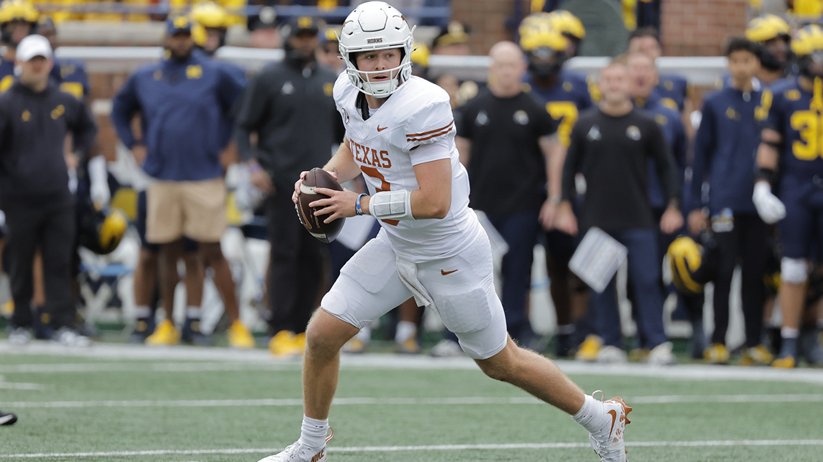 Texas Longhorns quarterback Quinn Ewers (3) passes in the second half against the Michigan Wolverines at Michigan Stadium.