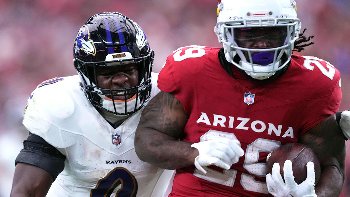 Baltimore Ravens linebacker Roquan Smith (0) pursues Arizona Cardinals running back Damien Williams (29) during the first half at State Farm Stadium.