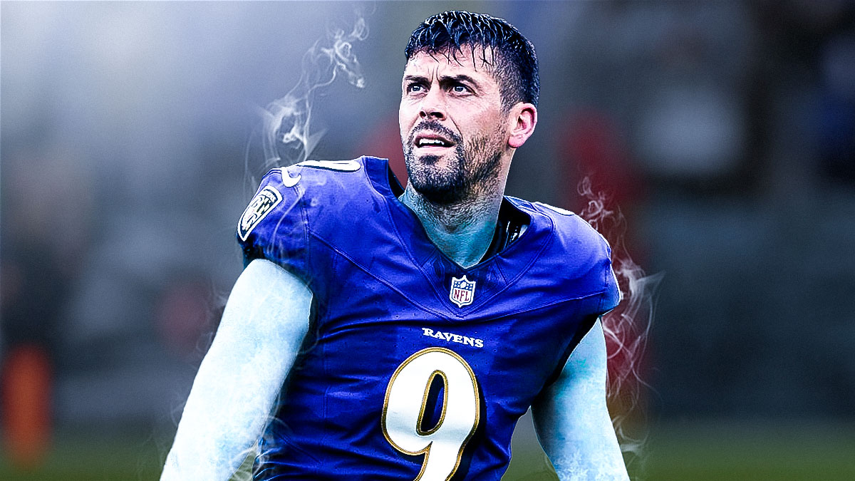 Ravens' Justin Tucker looks at Chiefs fans after missed kick