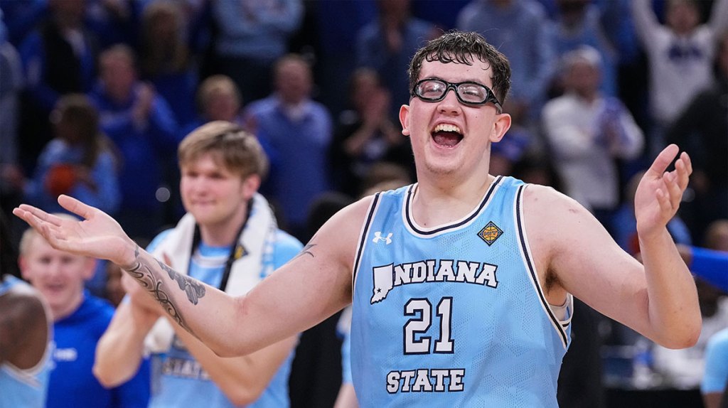 Indiana State Sycamores center Robbie Avila (21) yells in excitement Tuesday, March 26, 2024, after defeated the Cincinnati Bearcats in the quarterfinals of the NIT at the Hulman Center in Terre Haute. The Indiana State Sycamores defeated the Cincinnati Bearcats, 85-81.