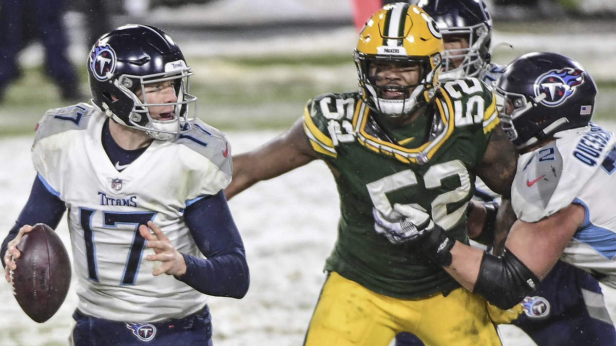Tennessee Titans quarterback Ryan Tannehill (17) is pressured by Green Bay Packers linebacker Rashan Gary (52) in the fourth quarter at Lambeau Field.