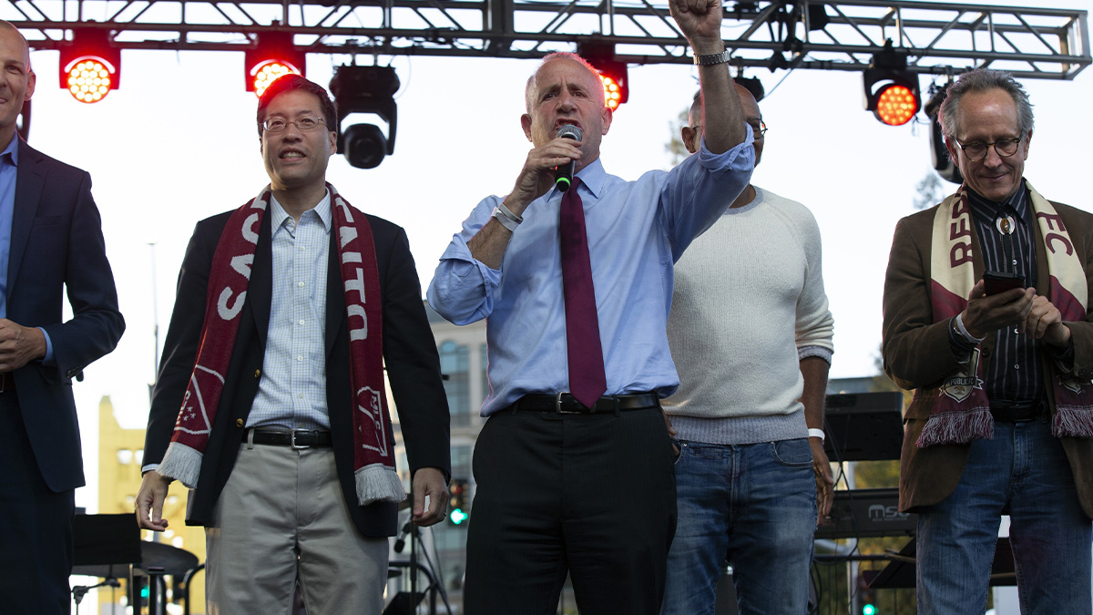Sacramento Mayor Darrell Steinberg, center, greets the crowd during a fan celebration event for the new Sacramento Republic FC MLS soccer team at Capital Mall.