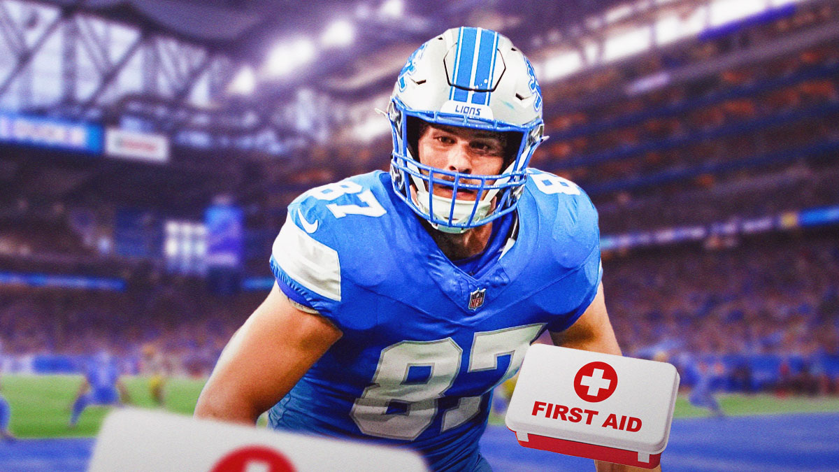 Lions' Sam LaPorta carted off after crazy Detriot hook-and-ladder touchdown