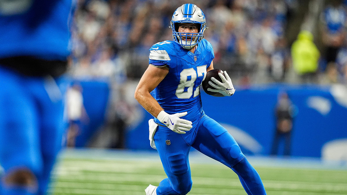 Detroit Lions tight end Sam LaPorta (87) runs for a first down against Los Angeles Rams during the first half at Ford Field in Detroit on Sunday, September 8, 2024.