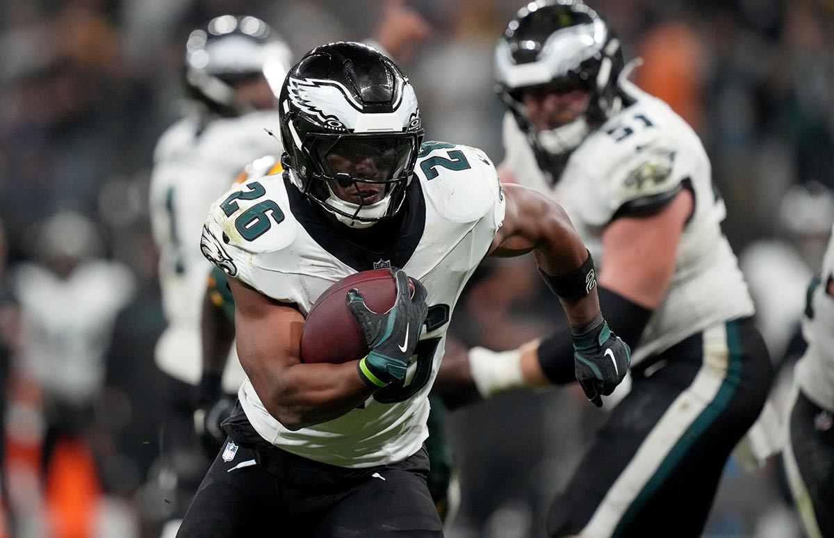 Philadelphia Eagles running back Saquon Barkley (26) runs during the first half against the Green Bay Packers at Neo Quimica Arena.