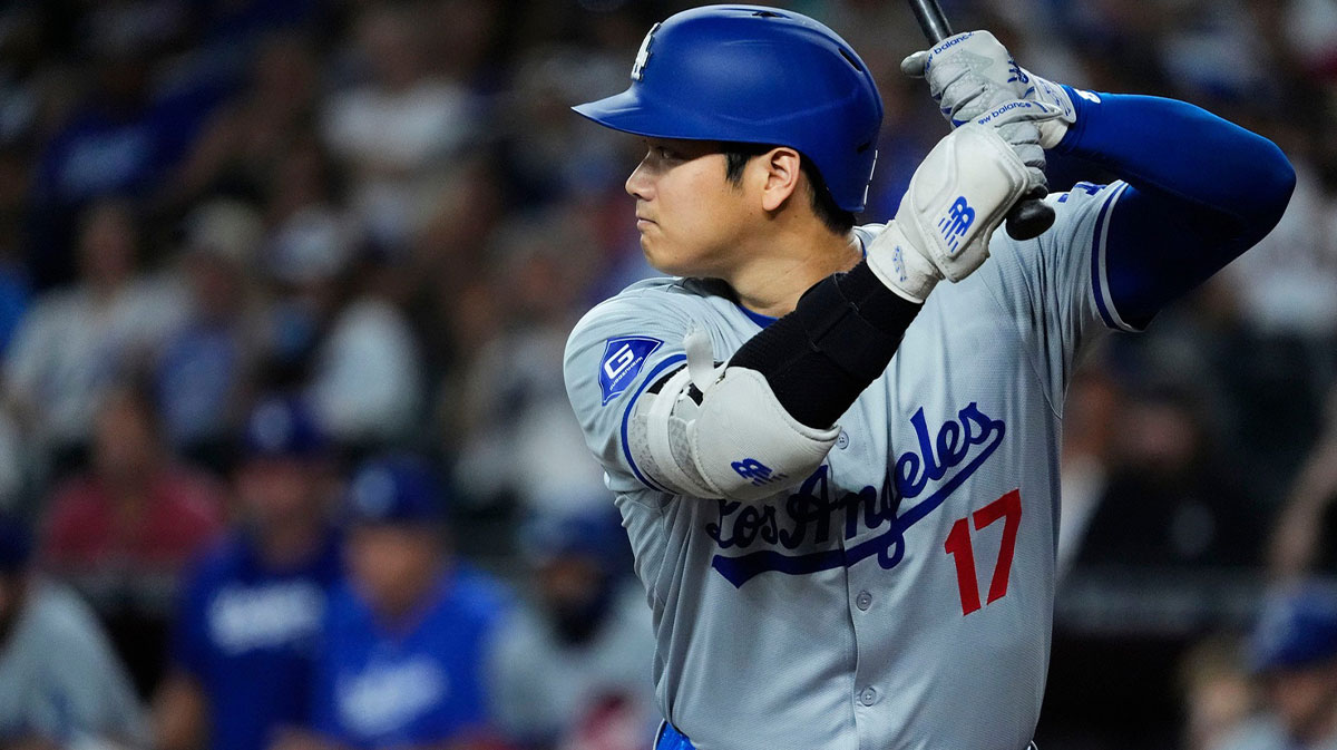 Los Angeles Dodgers Shohei Ohtani (17) bats against the Arizona Diamondbacks in the first inning at Chase Field in Phoenix on Monday, Sept. 2, 2024.