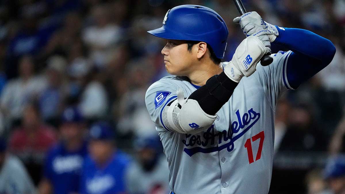 Los Angeles Dodgers Shohei Ohtani (17) bats against the Arizona Diamondbacks in the first inning at Chase Field in Phoenix on Monday, Sept. 2, 2024.
