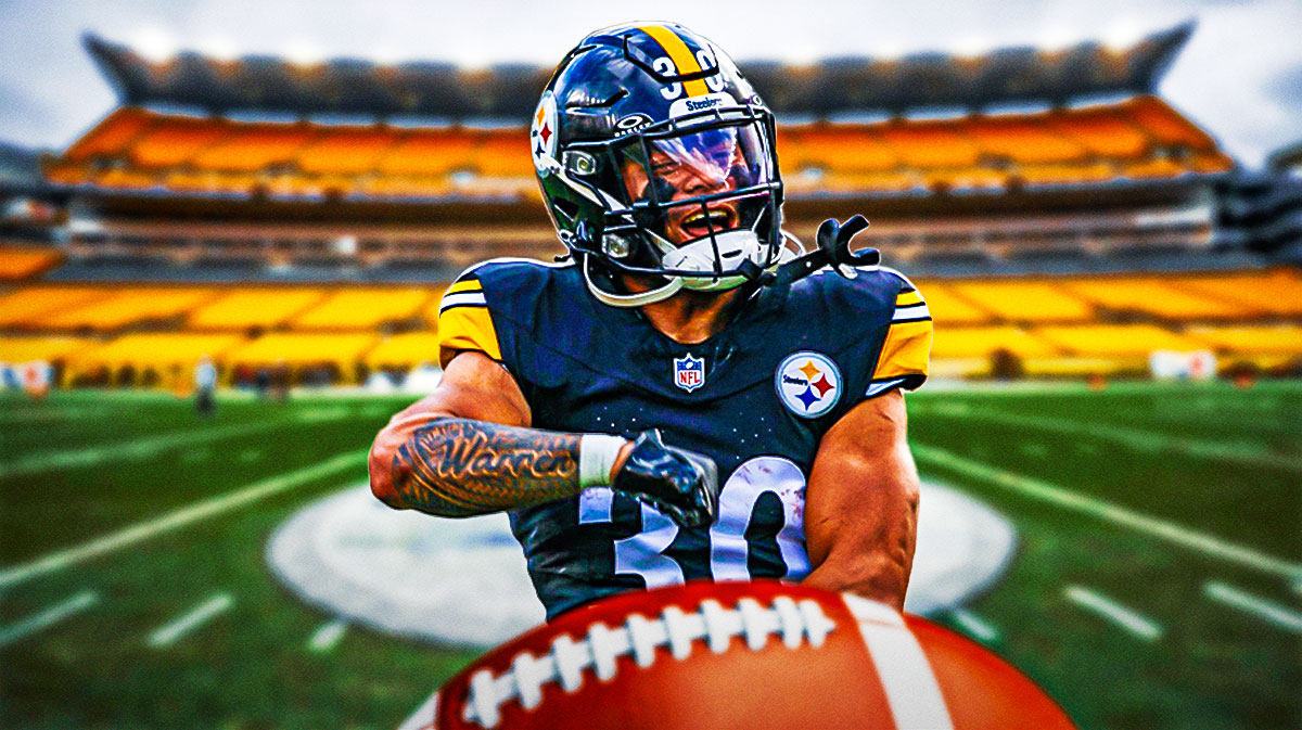 Jaylen Warren smiles in Steelers gear