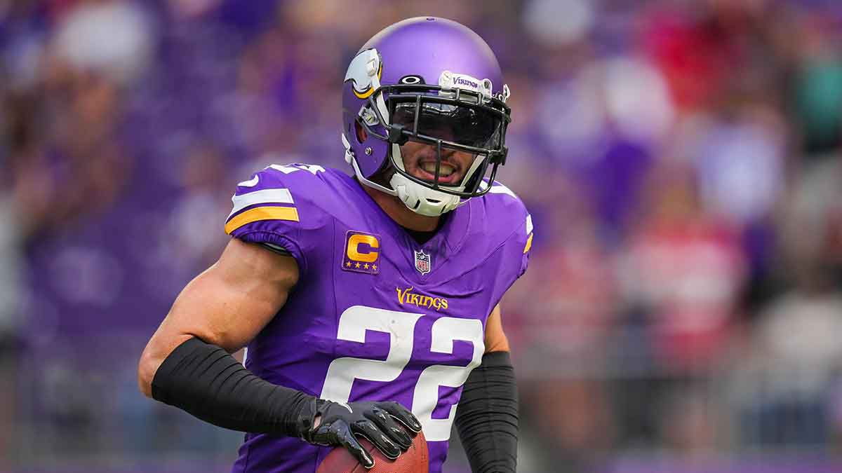Minnesota Vikings safety Harrison Smith (22)warms up before the game against the San Francisco 49ers at U.S. Bank Stadium.