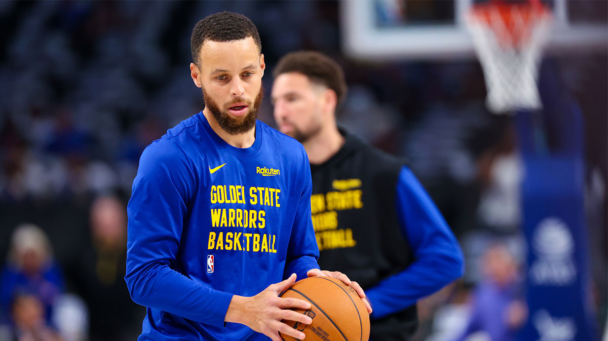 Golden State Warriors guard Stephen Curry (30) warms up in front of Golden State Warriors guard Klay Thompson (11) before the game against the Dallas Mavericks at American Airlines Center.