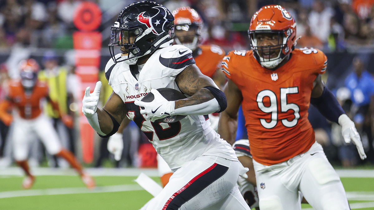 Houston Texans running back Joe Mixon (28) runs with the ball during the third quarter against the Chicago Bears at NRG Stadium.