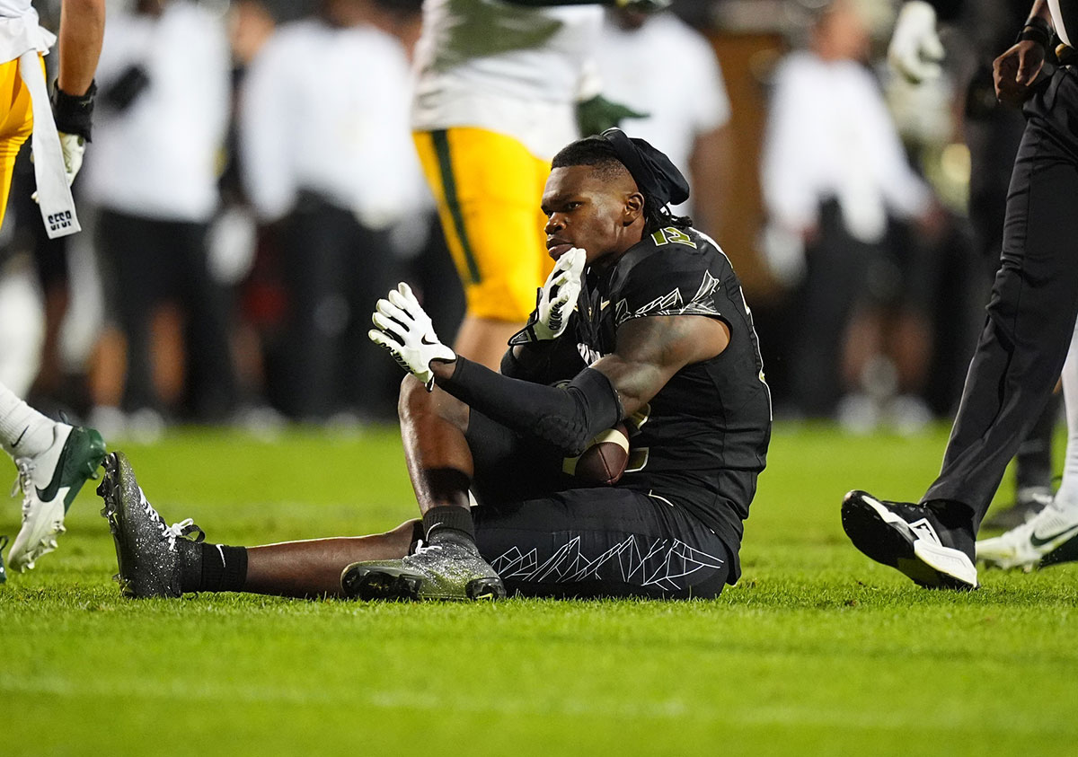 Travis Hunter stretching before NSDU Colorado game