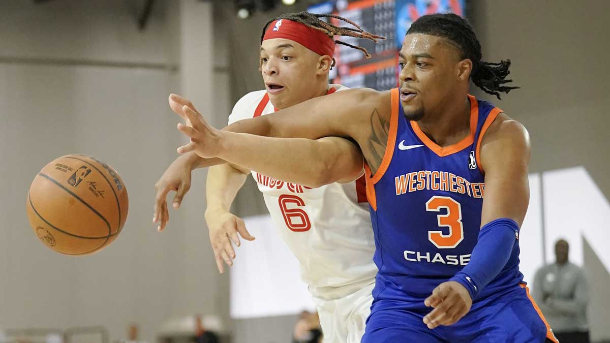 Memphis Hustle forward Kenneth Lofton (6) fights for the rebound against Westchester Knicks guard Trevor Keels (3) during the first half at Mandalay Bay Convention Center.