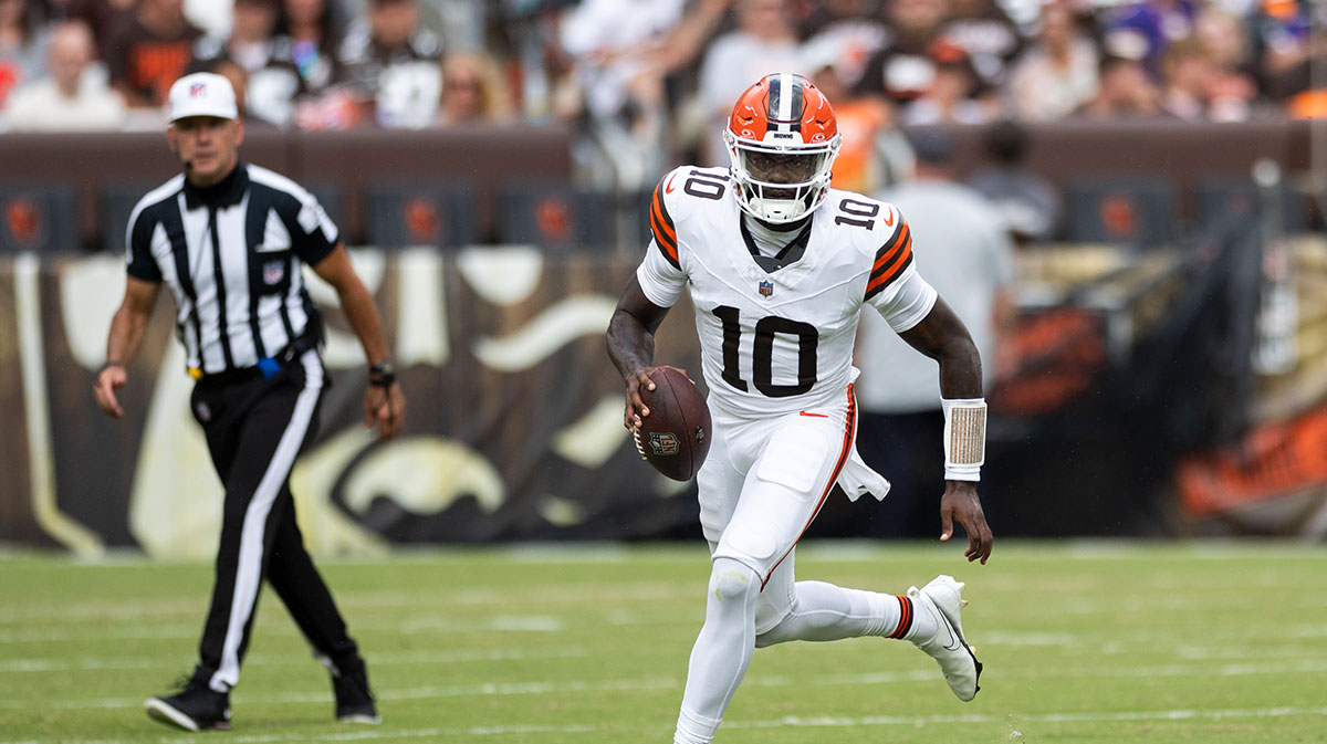 Cleveland Browns quarterback Tyler Huntley (10) runs the ball against the Minnesota Vikings during the third quarter at Cleveland Browns Stadium.