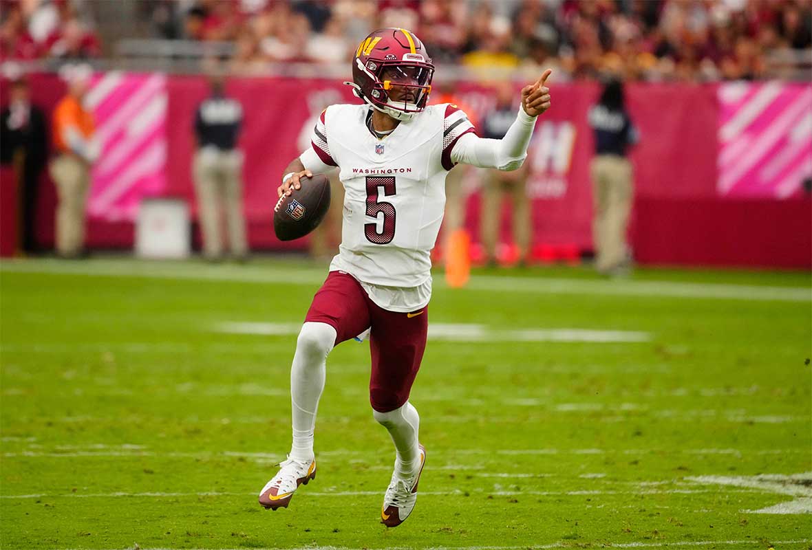 Commanders quarterback Jayden Daniels (5) looks for open receivers against the Cardinals during a game at State Farm Stadium in Glendale, Ariz., on Sunday, Sept. 29, 2024.