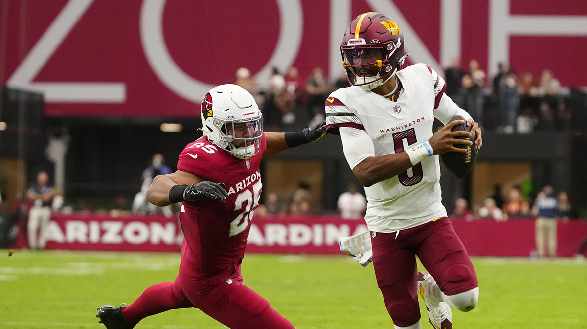 Commanders quarterback Jayden Daniels (5) scrambles out of the pocket against the Cardinals linebacker Zaven Collins (25) during a game at State Farm Stadium in Glendale, on Ariz. Sept 29, 2024.