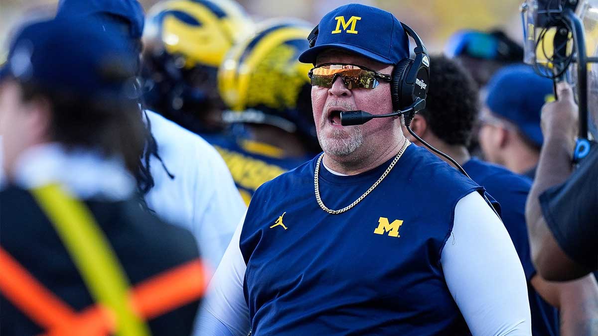 Michigan defensive coordinator Wink Martindale talks to players after a play against USC during the second half at Michigan Stadium in Ann Arbor