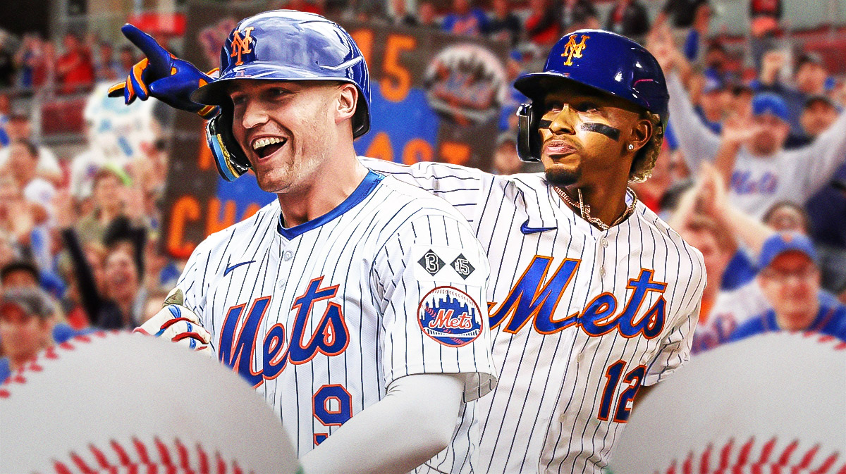 New York Mets players Brandon Nimmo and Francisco Lindor - Mets fans clapping in background