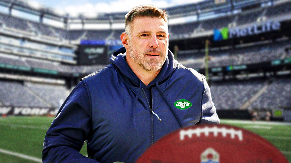 Mike Vrabel in New York Jets coaching gear.