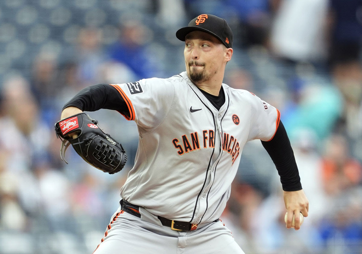 San Francisco Giants starting pitcher Blake Snell (7) pitches during the first inning against the Kansas City Royals at Kauffman Stadium.