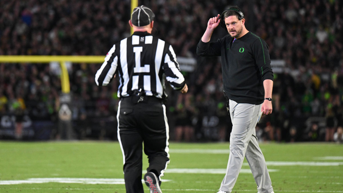 Oregon football head coach Dan Lanning.