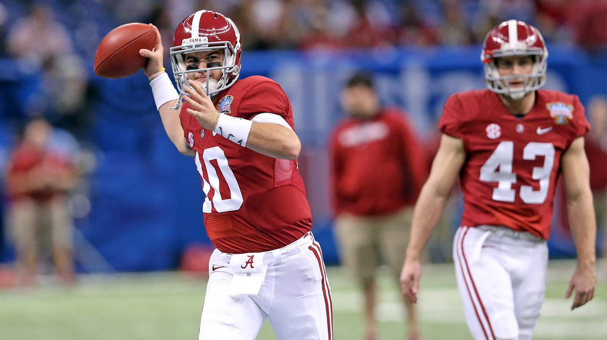 Alabama Crimson Tide quarterback AJ McCarron (10) warms up on the field prior to kickoff against the Oklahoma Sooners at the Mercedes-Benz Superdome