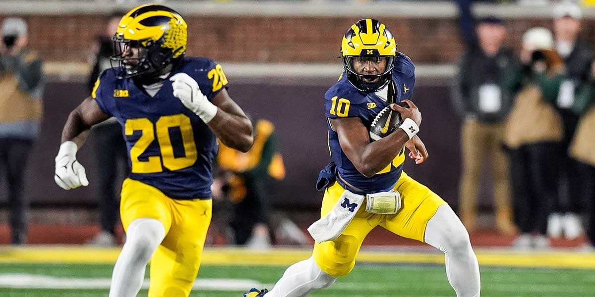 Michigan quarterback Alex Orji (10) runs against Michigan State during the second half at Michigan Stadium in Ann Arbor.